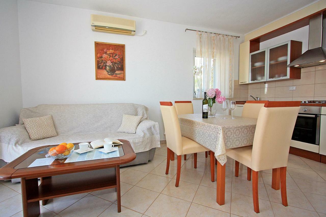 Apartment Igor Supetar Εξωτερικό φωτογραφία